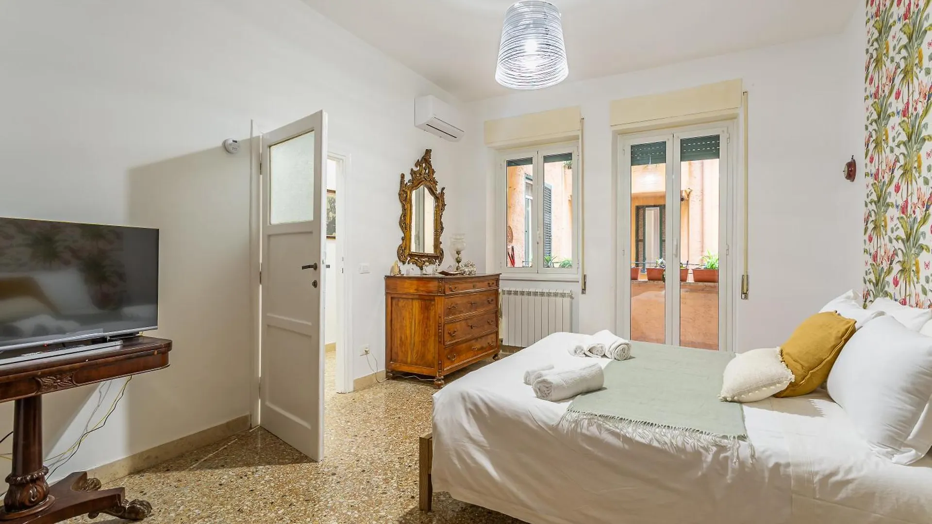Iflat Dreamy Escape In The Heart Of Trastevere Rome Italy