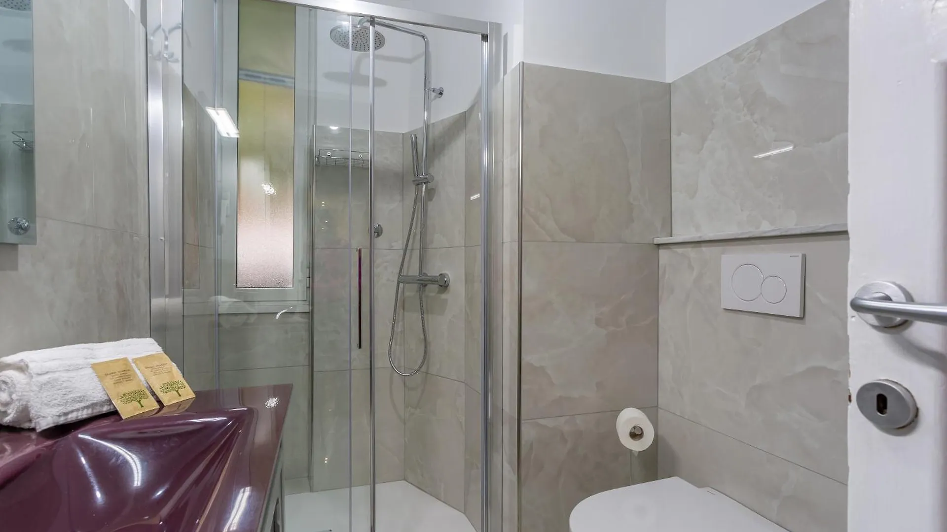 Iflat Dreamy Escape In The Heart Of Trastevere Rome Italie